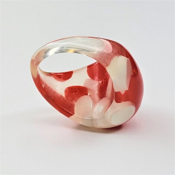 Chunky Oval Shape Resin Ring With Red and White Pill Beads Lucite Large Ring - Picture 4 of 8